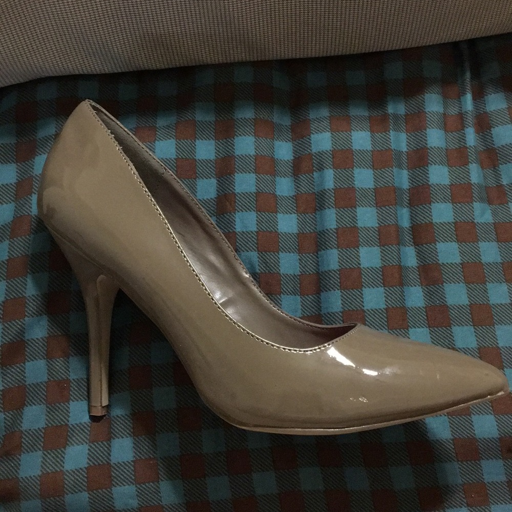 Penny and Kenny Beige Heels Size 10